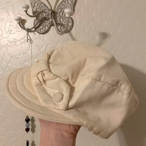 Woman’s Ivory colored Vintage newsboy style hat one size
